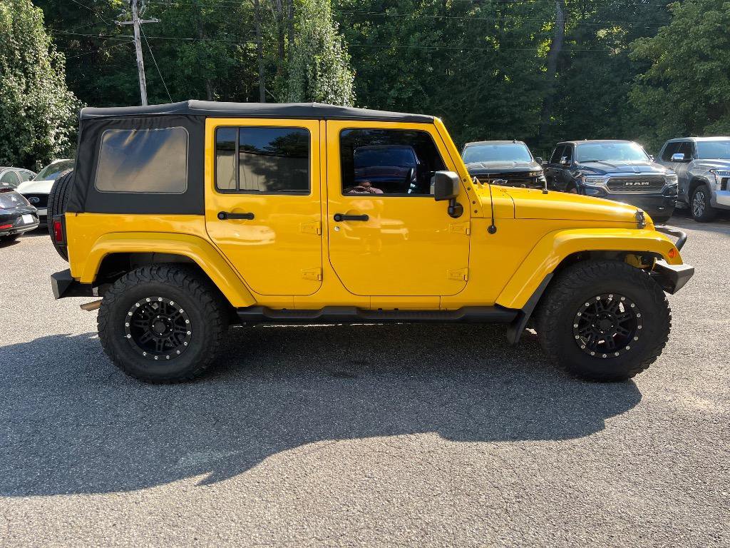 Used 2015 Jeep Wrangler Unlimited Sahara w/ Connectivity Group AWD/4WD image 7