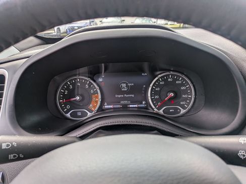 Used 2021 Jeep Renegade Latitude w/ Sun & Sound Group AWD/4WD image 9