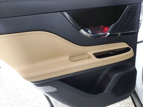 Certified 2022 Lincoln Corsair Reserve FWD image 9