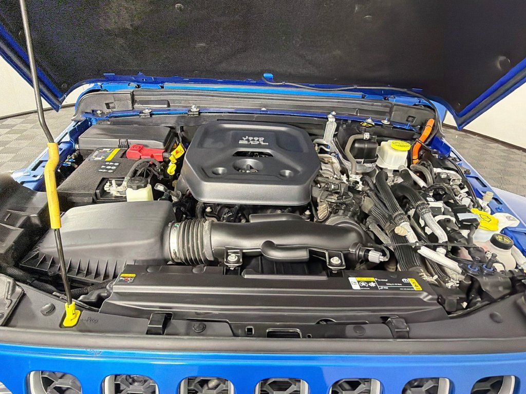 Used 2022 Jeep Wrangler Unlimited Sahara AWD/4WD image 28