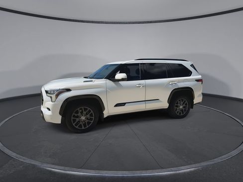 Used 2023 Toyota Sequoia Platinum AWD/4WD image 5