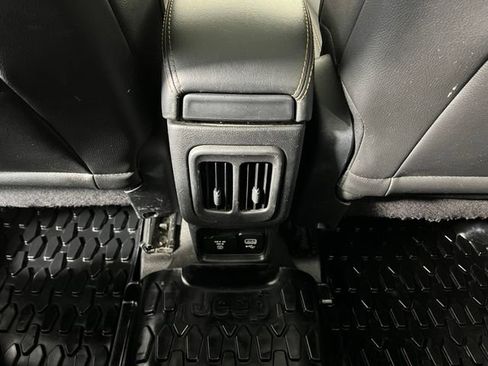 Used 2018 Jeep Compass Limited w/ Navigation Group AWD/4WD image 35