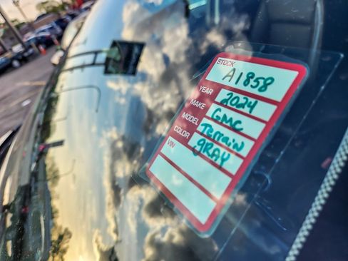 Used 2024 GMC Terrain AT4 AWD/4WD image 23