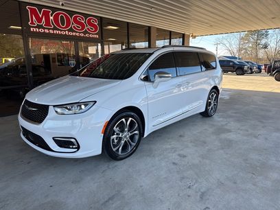 Used 2024 Chrysler Pacifica Pinnacle w/ Trailer Tow Group