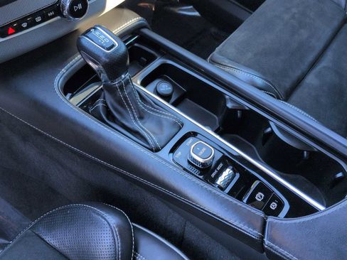 Used 2017 Volvo XC90 T6 R-Design w/ Vision Package image 33