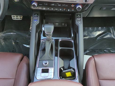 Certified 2025 Kia Telluride SX w/ SX Captain's Chair Package FWD image 19