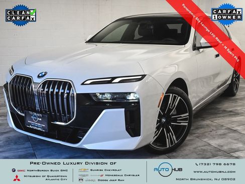 Used 2025 BMW i7 xDrive60 image 1