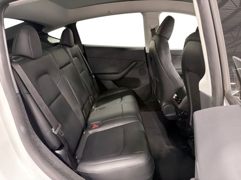 Certified 2023 Tesla Model Y AWD image 11