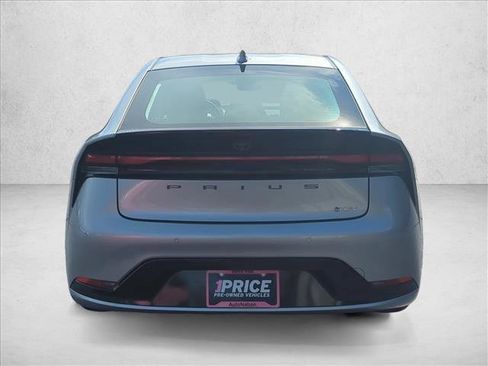 Used 2025 Toyota Prius XLE image 7