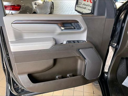 Used 2025 GMC Sierra 1500 SLT RWD image 2