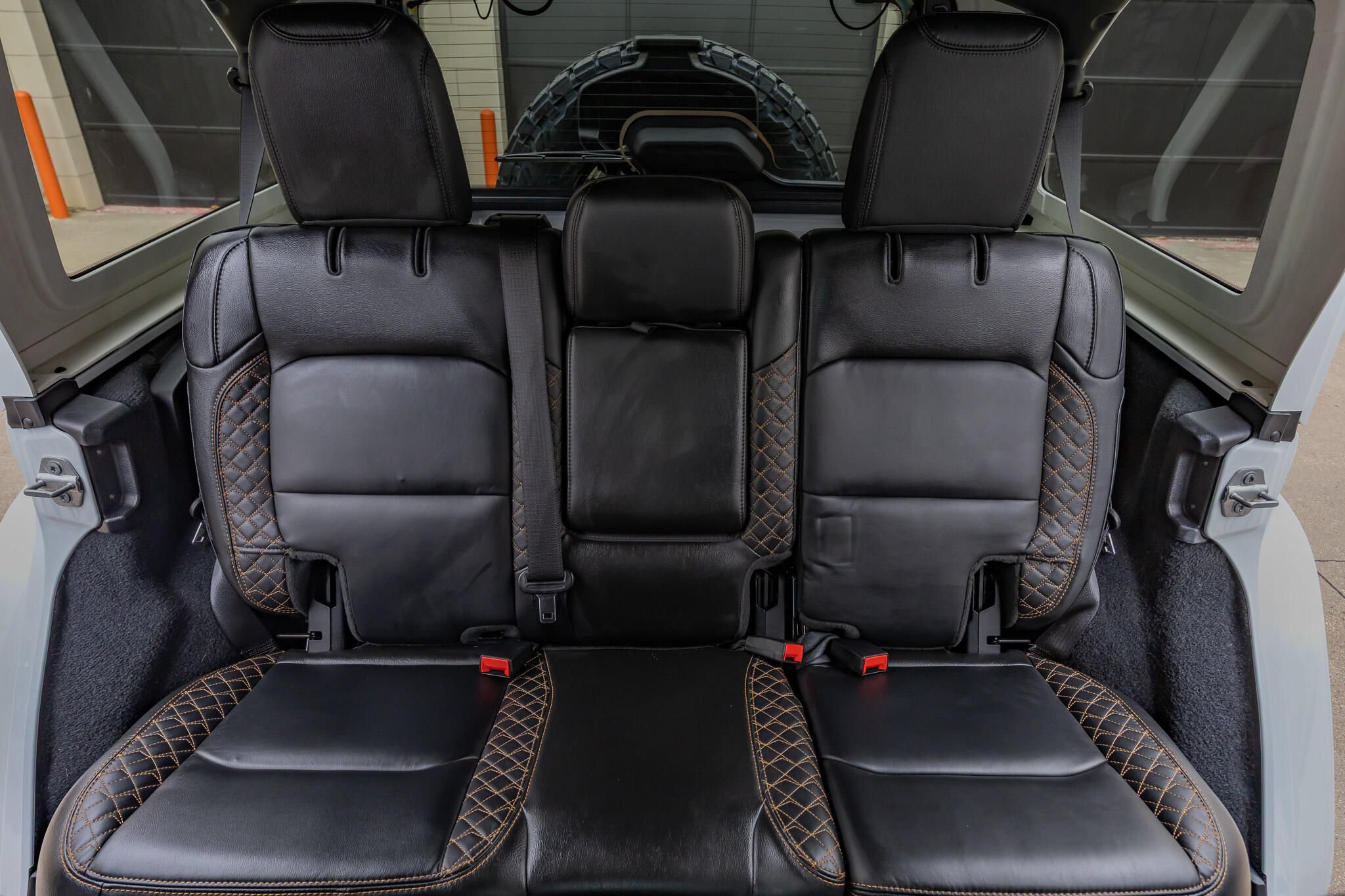 Used 2022 Jeep Wrangler Unlimited Sahara AWD/4WD image 36
