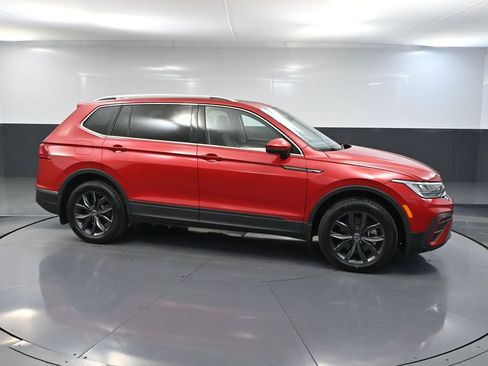 Used 2023 Volkswagen Tiguan SE AWD/4WD image 4