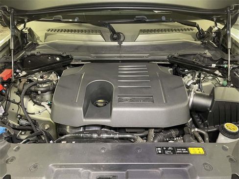 Used 2020 Land Rover Defender 110 First Edition image 22