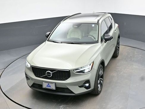 Used 2023 Volvo XC40 B5 Plus w/ Driver Assist Package image 38