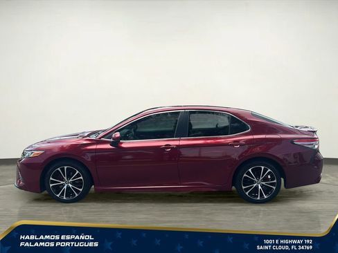 Used 2018 Toyota Camry SE FWD image 3