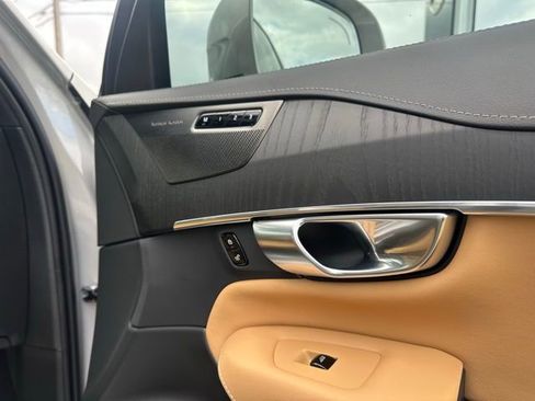 Used 2025 Volvo XC90 B6 Ultra w/ Protection Package image 33