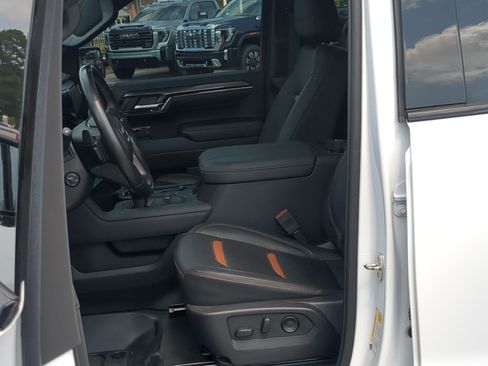Used 2024 GMC Sierra 1500 AT4 w/ Technology Package AWD/4WD image 12