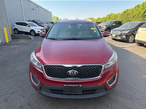 Used 2017 Kia Sorento AWD w/ LX Convenience Package image 2