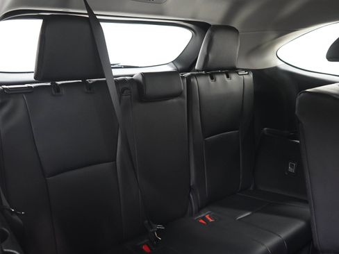 Used 2025 Toyota Highlander XLE AWD/4WD image 13