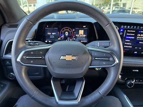 Used 2025 Chevrolet Suburban LS image 25