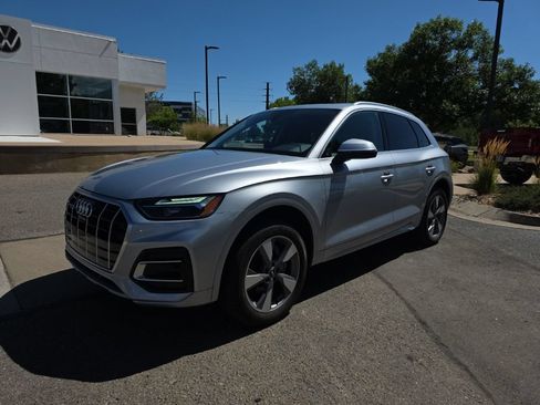Used 2023 Audi Q5 2.0T Premium Plus w/ Premium Plus Package AWD/4WD image 2