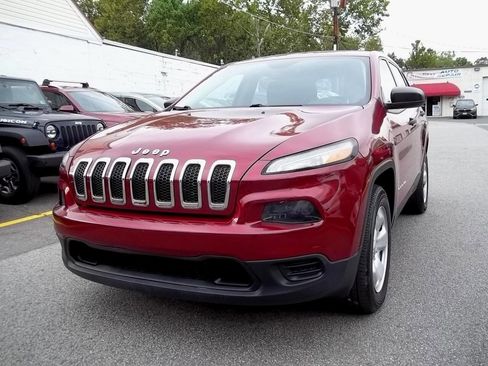 Used 2017 Jeep Cherokee Sport image 1