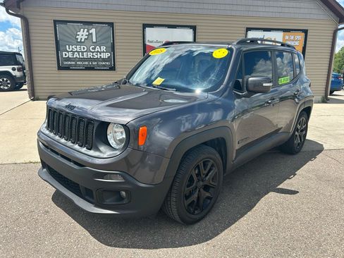Used 2018 Jeep Renegade Altitude w/ Popular Equipment Group FWD image 3