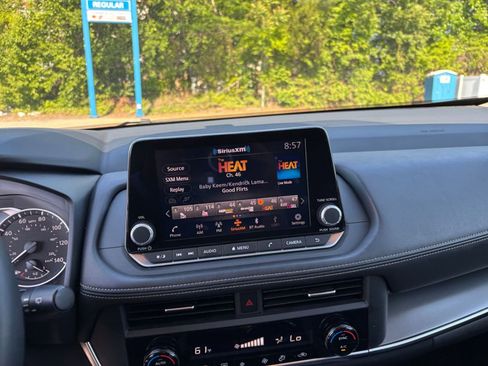 Used 2025 Nissan Rogue SV FWD image 17
