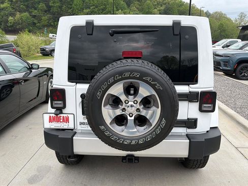 Used 2017 Jeep Wrangler Unlimited Sahara w/ Connectivity Group AWD/4WD image 4