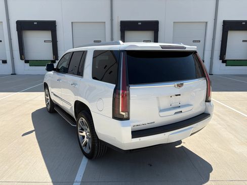 Used 2017 Cadillac Escalade Luxury RWD image 5