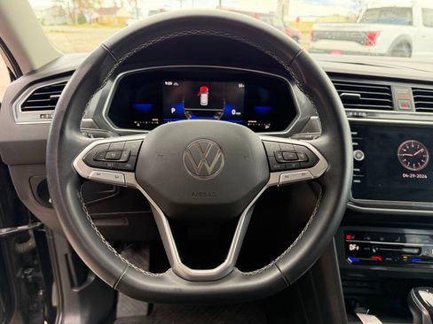 Used 2022 Volkswagen Tiguan SE AWD/4WD image 14