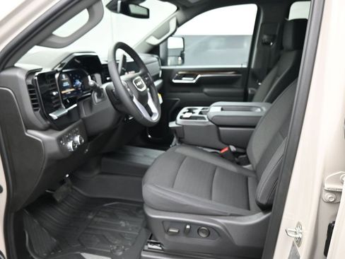 New 2026 GMC Sierra 3500 SLE w/ SLE Value Package image 9