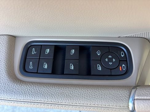 Used 2022 Porsche Cayenne Coupe image 20