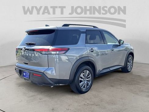 Used 2025 Nissan Pathfinder SV FWD image 5