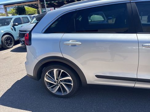 Used 2018 Kia Niro Touring image 11