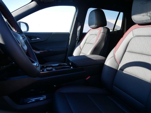 New 2026 Chevrolet Equinox RS w/ LPO, Floor Liner Package image 4