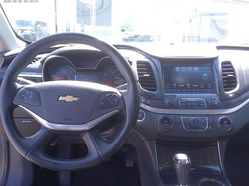 Used 2019 Chevrolet Impala LT FWD image 10
