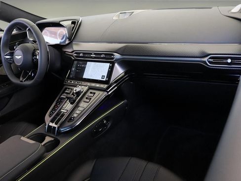 Used 2025 Aston Martin V8 Vantage Coupe image 14