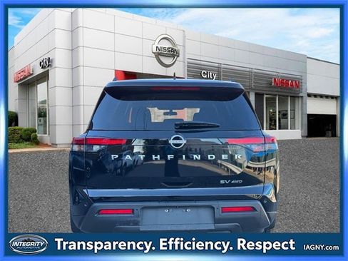 Certified 2024 Nissan Pathfinder SV image 5