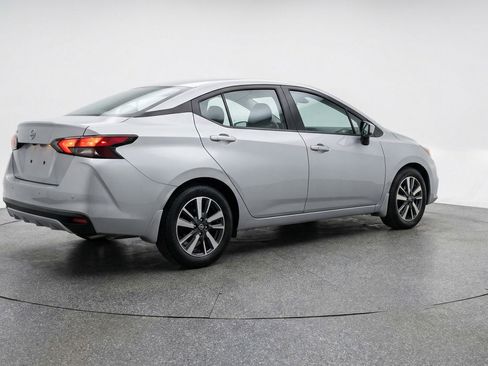 Used 2025 Nissan Versa SV image 9