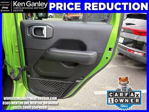 Used 2018 Jeep Wrangler Unlimited Sahara AWD/4WD image 22
