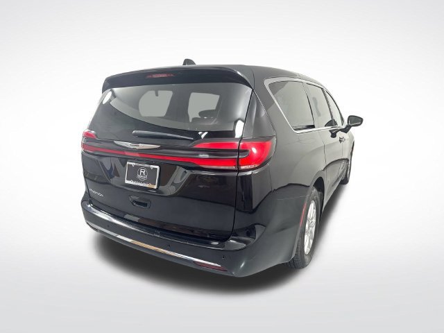 Used 2024 Chrysler Pacifica Touring-L FWD image 35
