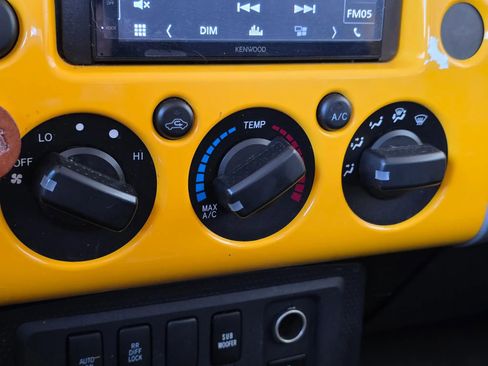 Used 2007 Toyota FJ Cruiser Sport Utility 2D image 23