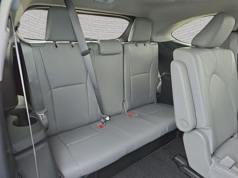 New 2026 Toyota Highlander Platinum AWD/4WD image 12