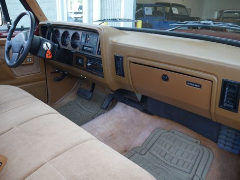 Used 1992 Dodge D/W Truck 150 RWD image 68