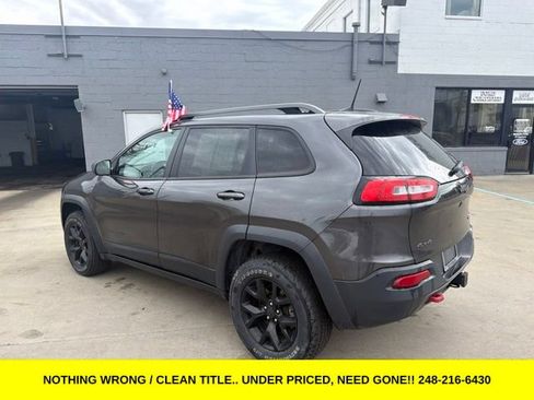 Used 2017 Jeep Cherokee Trailhawk w/ Cold Weather Group AWD/4WD image 5