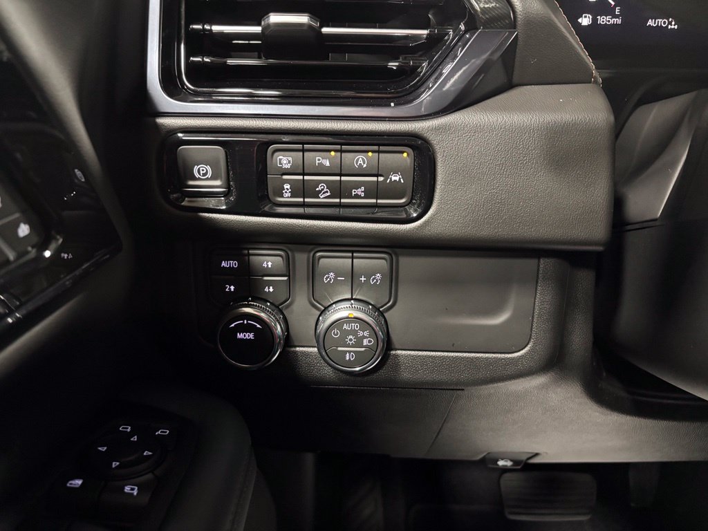 Used 2026 GMC Yukon XL AT4 AWD/4WD image 17