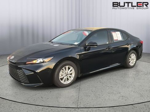 Certified 2025 Toyota Camry LE FWD image 1