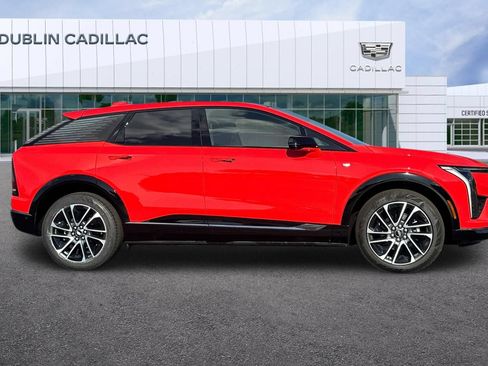 Certified 2025 Cadillac Optiq Sport 2 AWD/4WD image 3