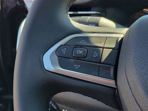 Used 2024 Jeep Compass Latitude image 27